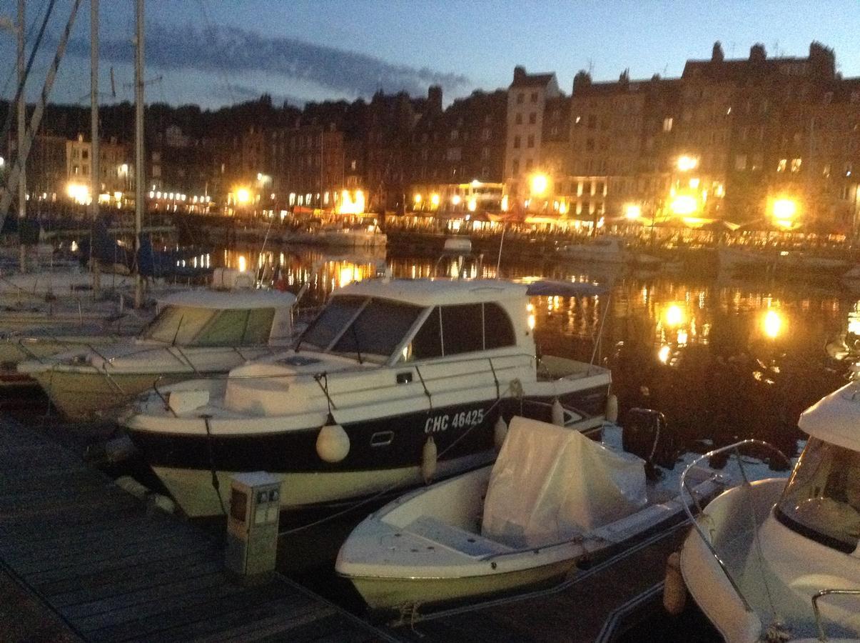 Lamaison Du Phare Honfleur Chambres D'Hotes Et Jacuzzi Prive Экстерьер фото